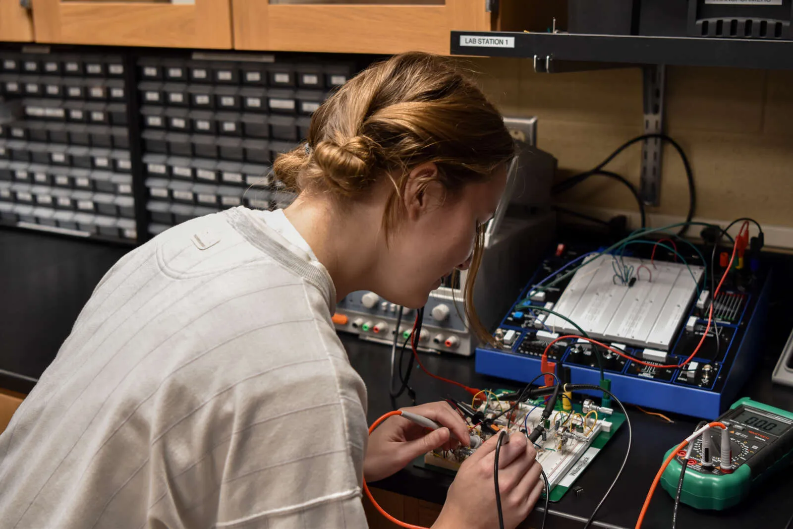 electrical-engineering-1600×1067 electrical-engineering-1600x1067